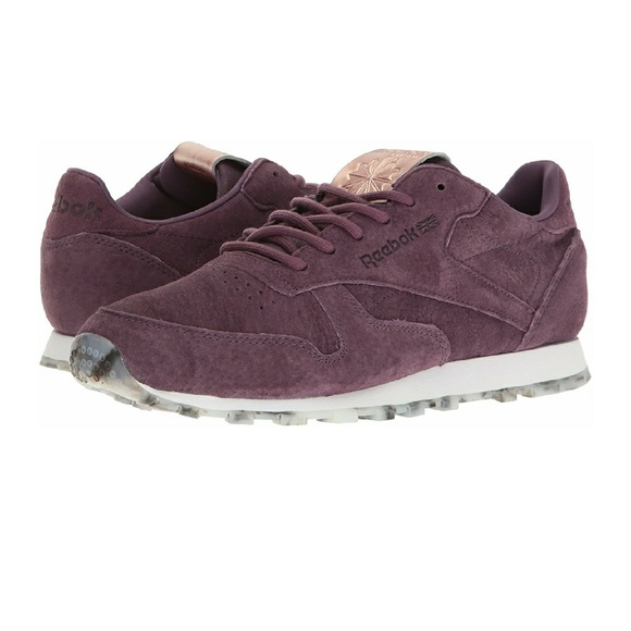 **SOLD** NWT REEBOK CLASSIC SUEDE SNEAKERS - Picture 2 of 6